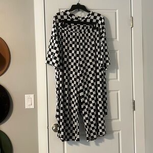 Dressed in LALA, ribbed play suit, black and white checkered, size XL.
